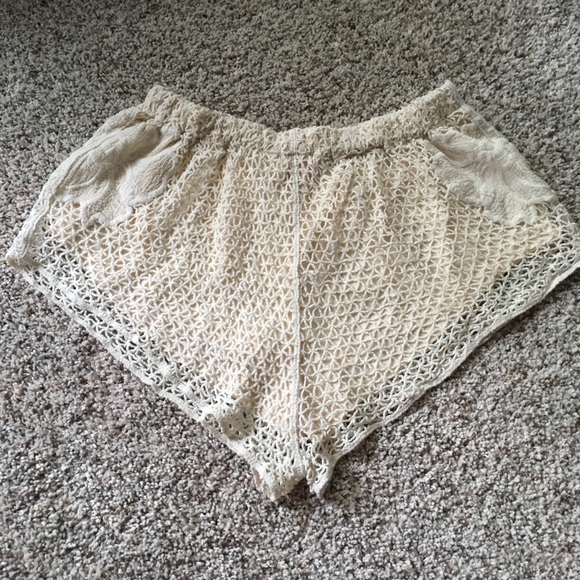 LF NATURE ROSE LACE SHORTS 🌹 - Picture 3 of 5